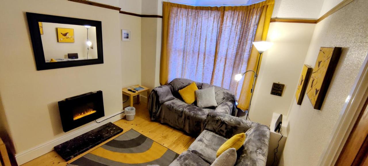 Villa Rhubarb Terrace On The Coast - Sleeps 1-6 Colwyn Bay Exterior foto