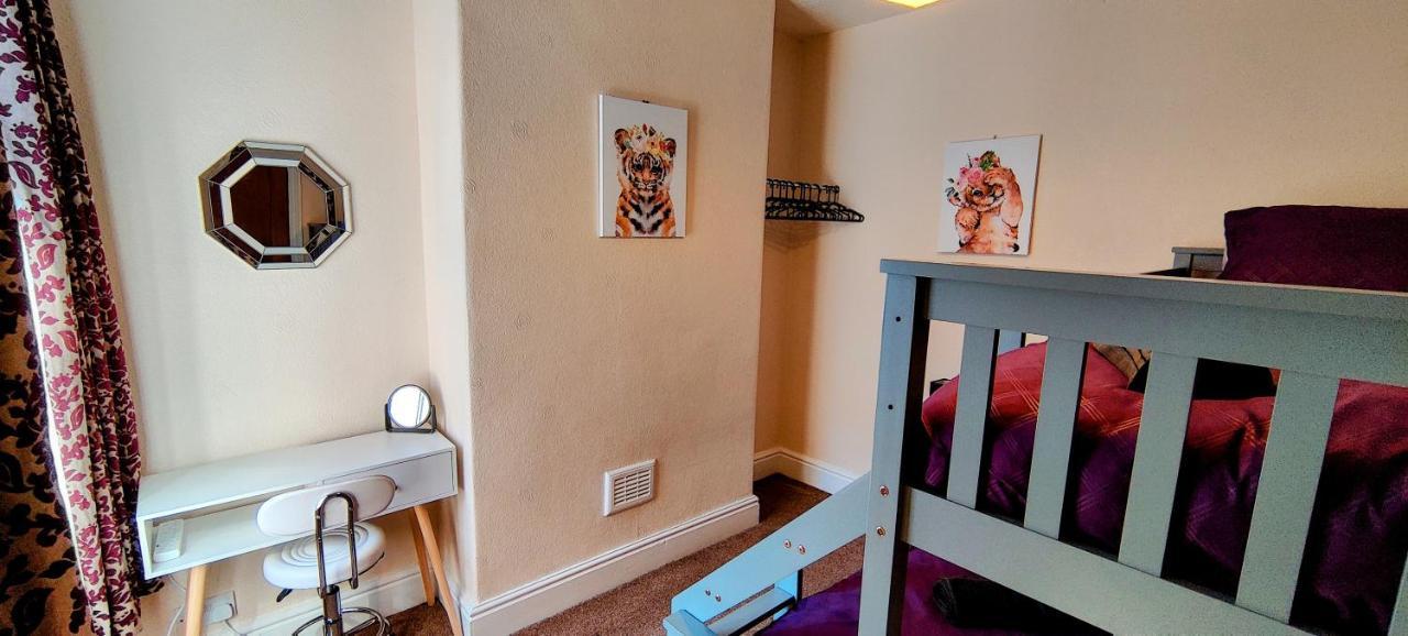 Villa Rhubarb Terrace On The Coast - Sleeps 1-6 Colwyn Bay Exterior foto