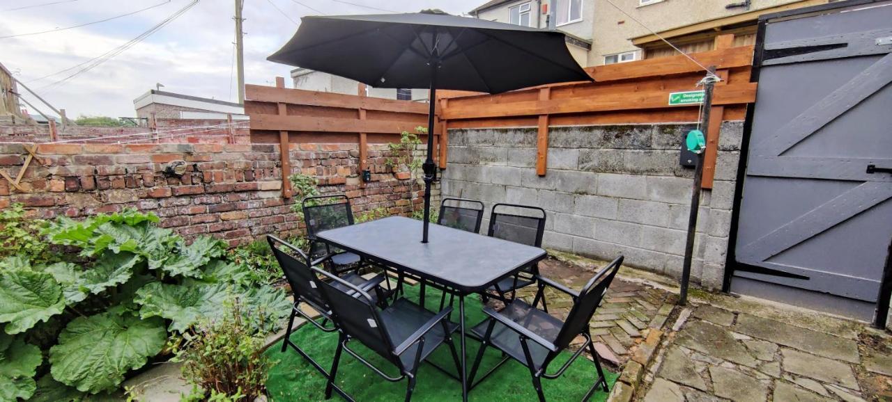 Villa Rhubarb Terrace On The Coast - Sleeps 1-6 Colwyn Bay Exterior foto